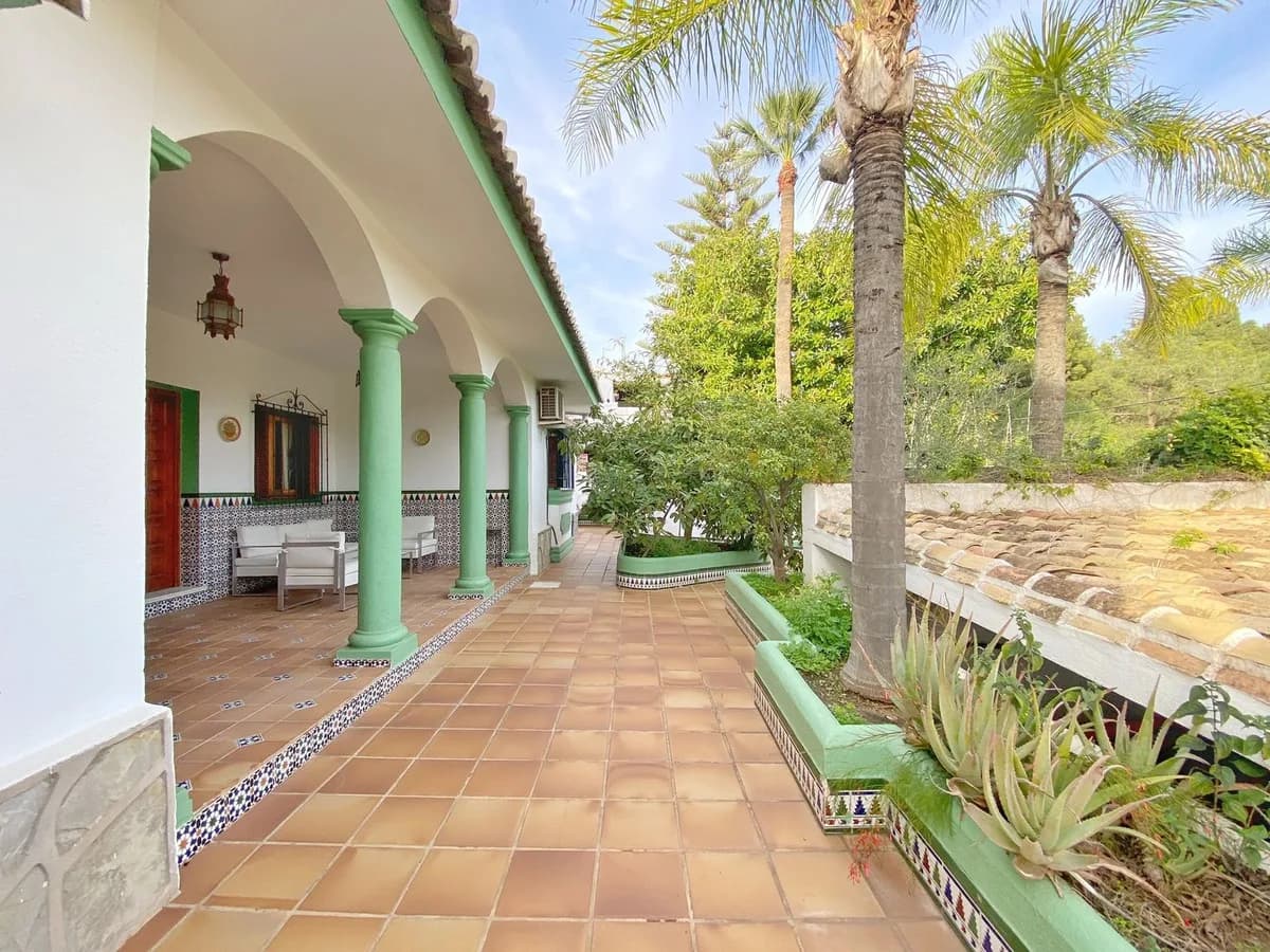 5 Bedroom Detached Villa for Sale in Marbella, Málaga - Image 9