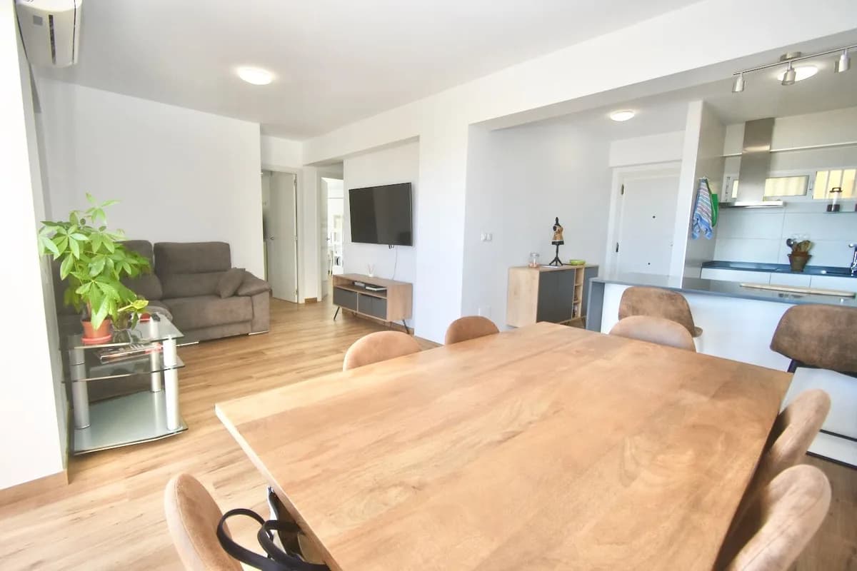 2 Bedroom Middle Floor Apartment for Sale in Benalmadena, Málaga - Image 8