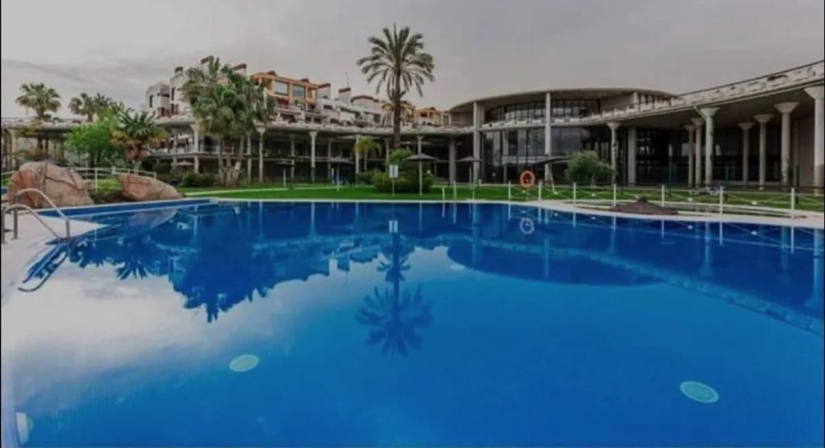 1 Bedroom Middle Floor Apartment for Sale in Benahavís, Málaga - Image 2