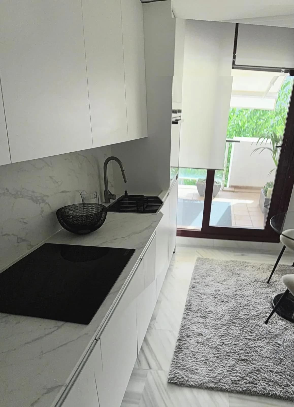 1 Bedroom Middle Floor Apartment for Sale in Benahavís, Málaga - Image 8