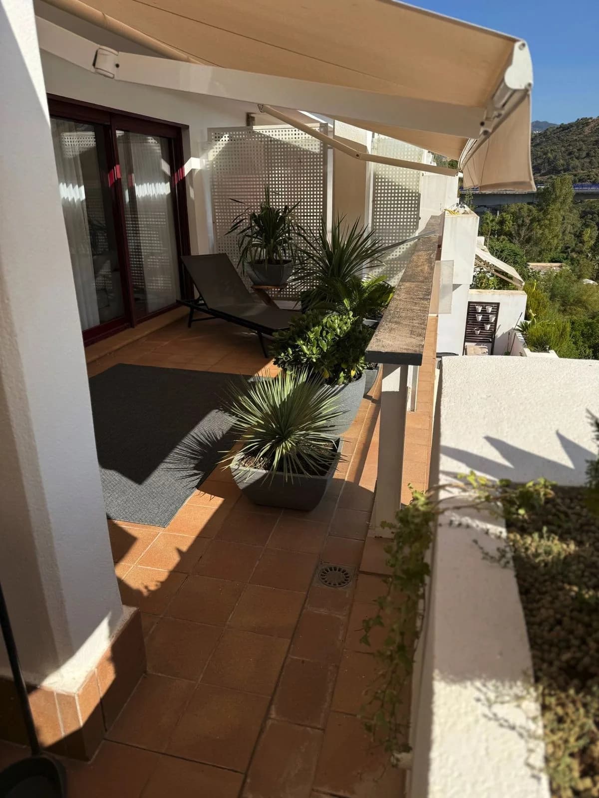 1 Bedroom Middle Floor Apartment for Sale in Benahavís, Málaga - Image 9