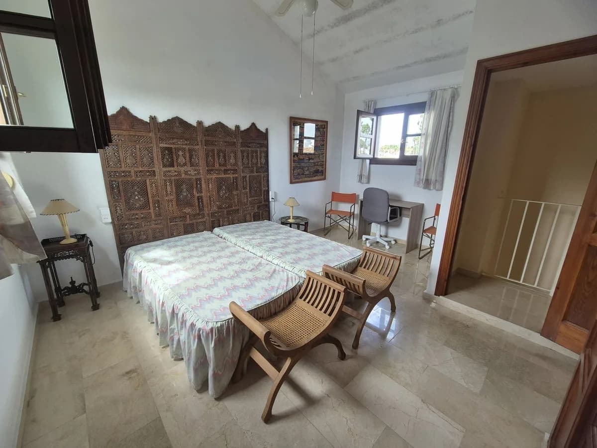 4 Bedroom Townhouse for Sale in Atalaya, Málaga - Image 2