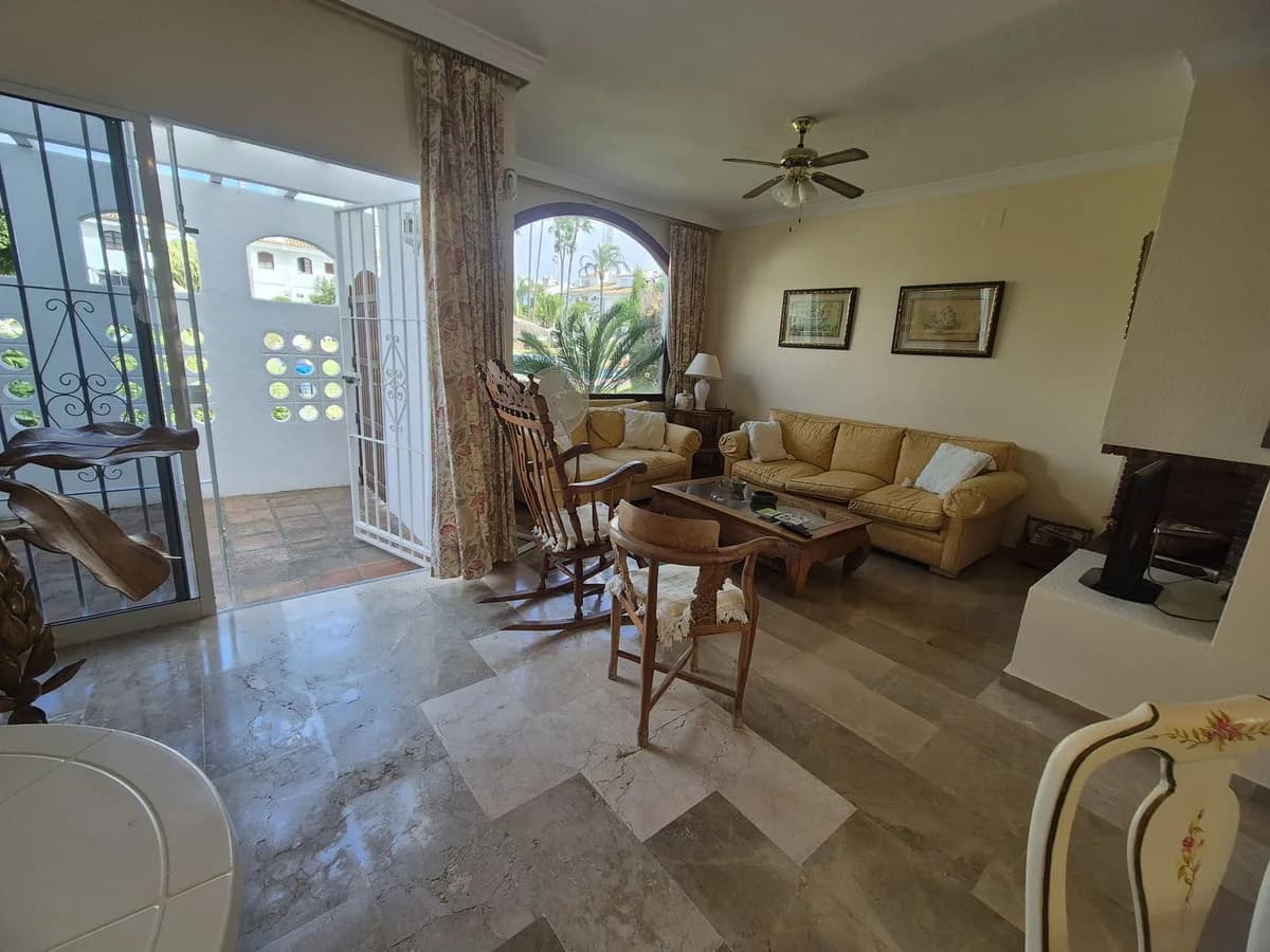 4 Bedroom Townhouse for Sale in Atalaya, Málaga - Image 8