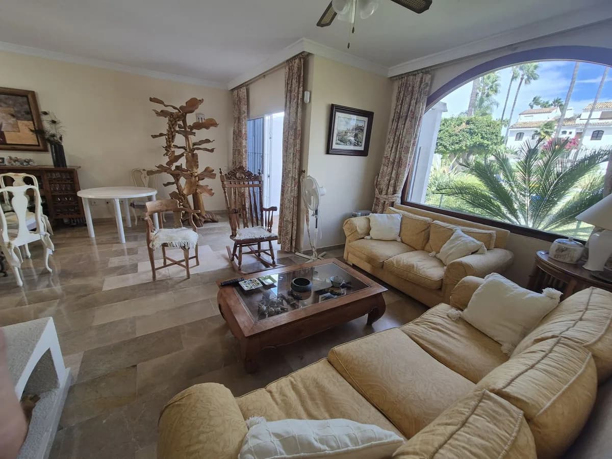 4 Bedroom Townhouse for Sale in Atalaya, Málaga - Image 9