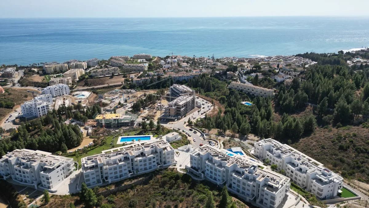 2 Bedroom Middle Floor Apartment for Sale in Mijas Costa, Málaga