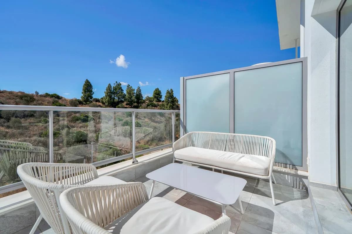 2 Bedroom Middle Floor Apartment for Sale in Mijas Costa, Málaga - Image 7