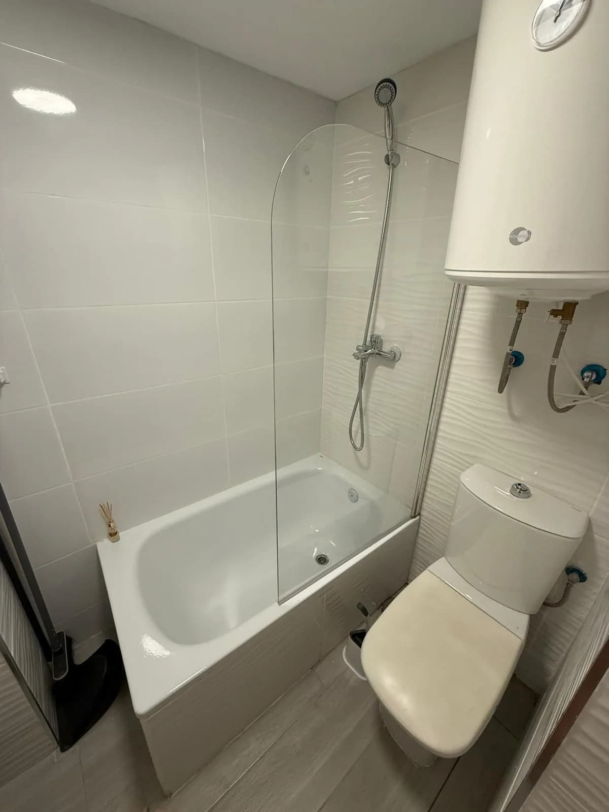 Top Floor Studio for Sale in Calypso, Málaga - Image 8