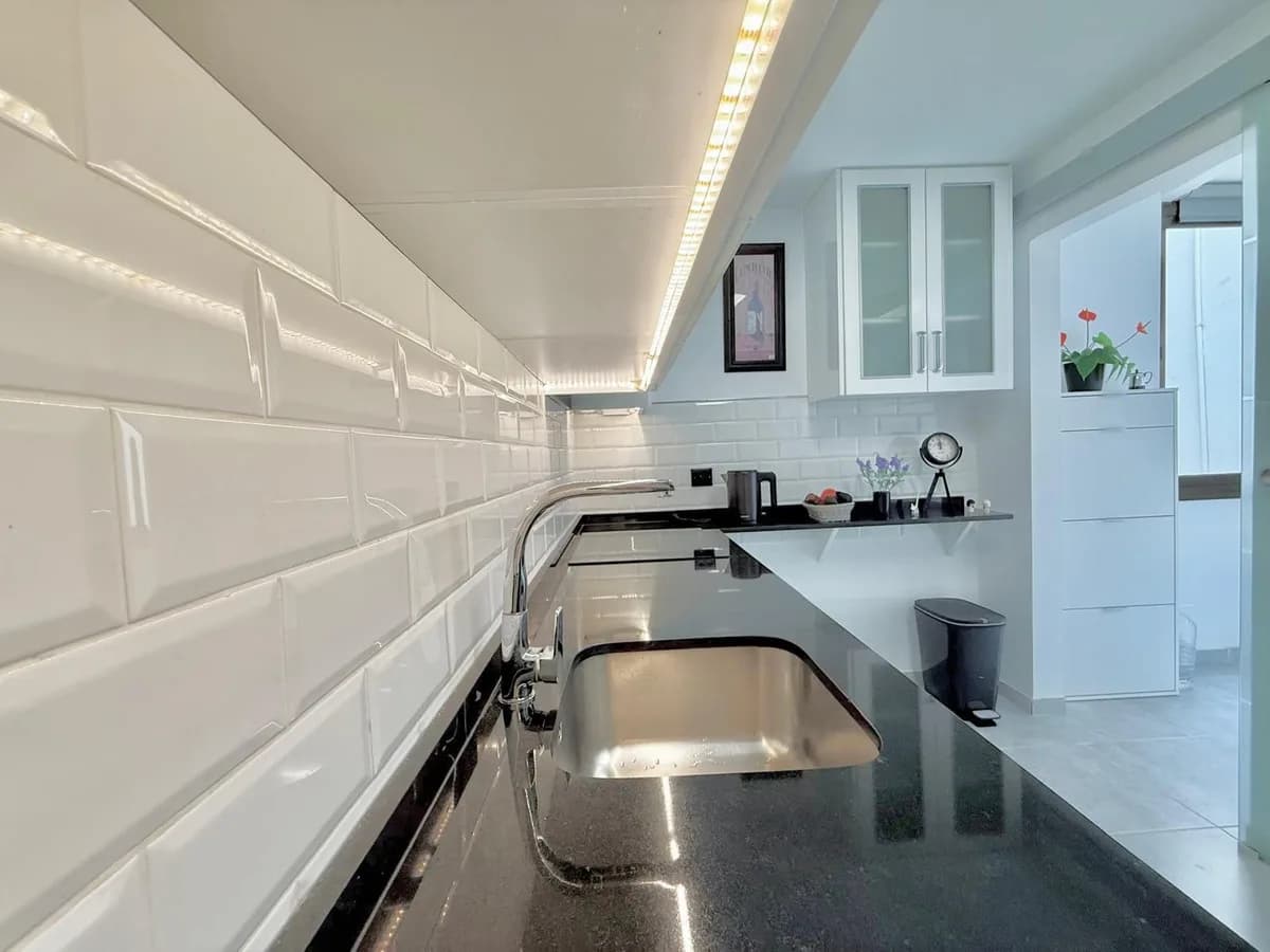 2 Bedroom Middle Floor Apartment for Sale in Fuengirola, Málaga - Image 5