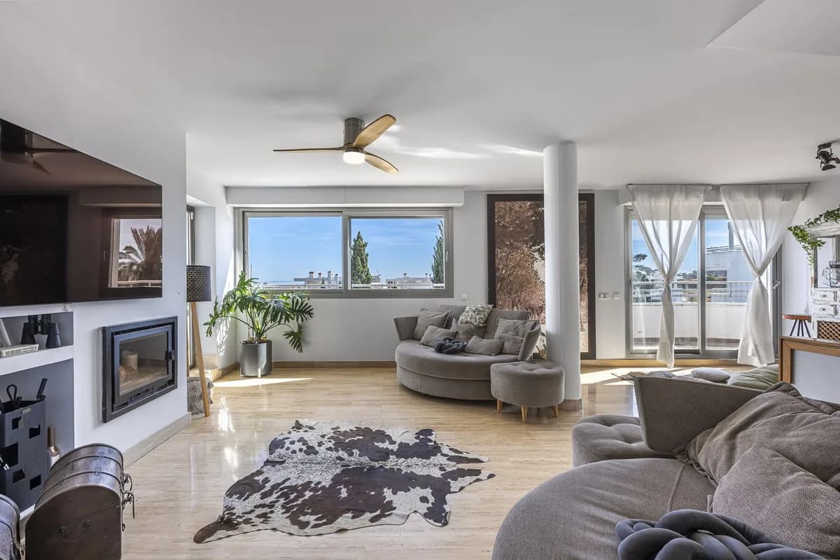 5 Bedroom Penthouse Duplex for Sale in La Cala de Mijas, Málaga - Image 2