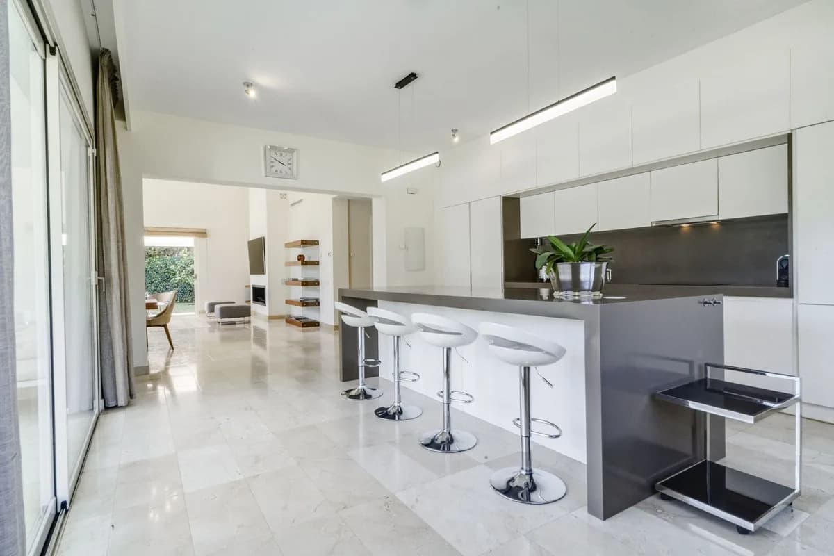 3 Bedroom Detached Villa for Sale in Guadalmina Baja, Málaga - Image 4