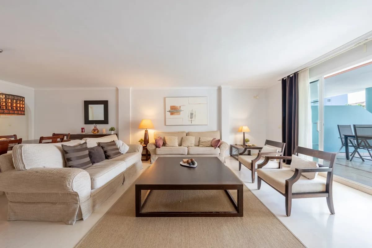 3 Bedroom Middle Floor Apartment for Sale in Sotogrande Marina, Cádiz - Image 6