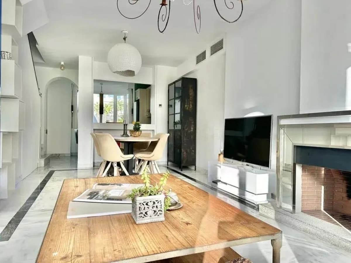 2 Bedroom Duplex for Sale in The Golden Mile, Málaga - Image 7