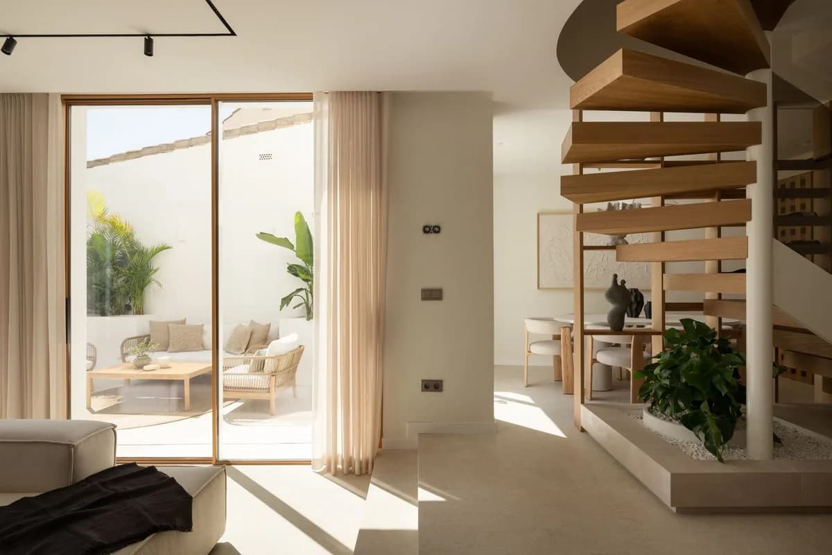 4 Bedroom Townhouse for Sale in Nueva Andalucía, Málaga - Image 4