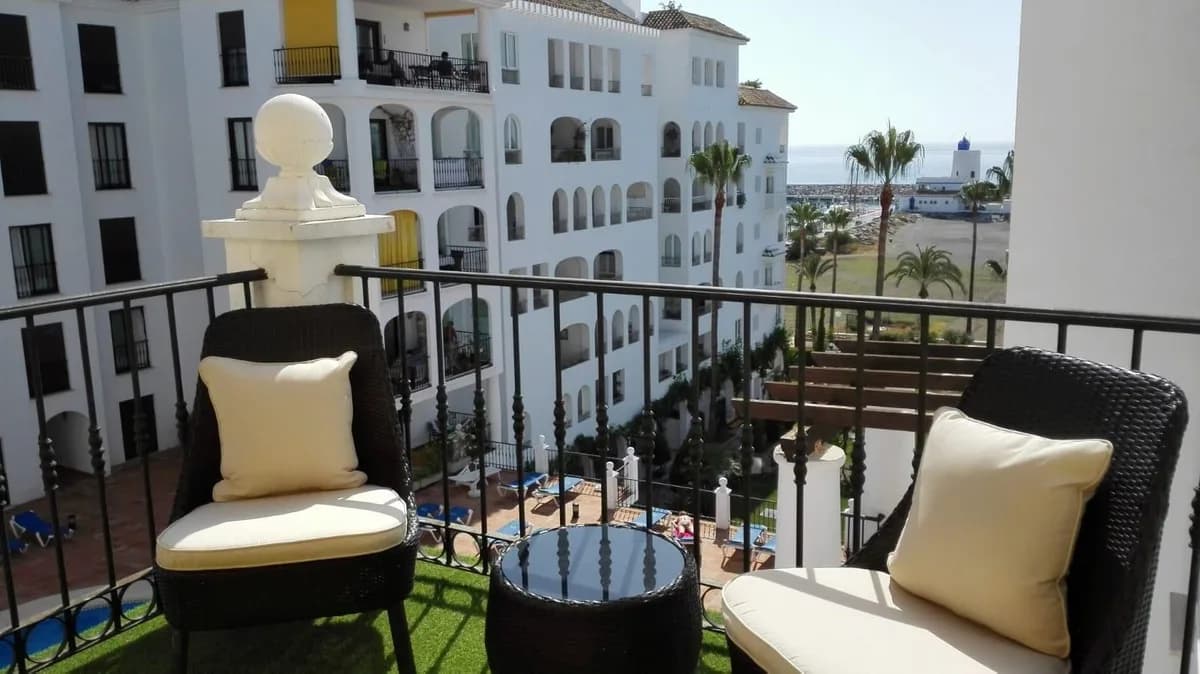 1 Bedroom Middle Floor Apartment for Sale in La Duquesa, Málaga - Image 4