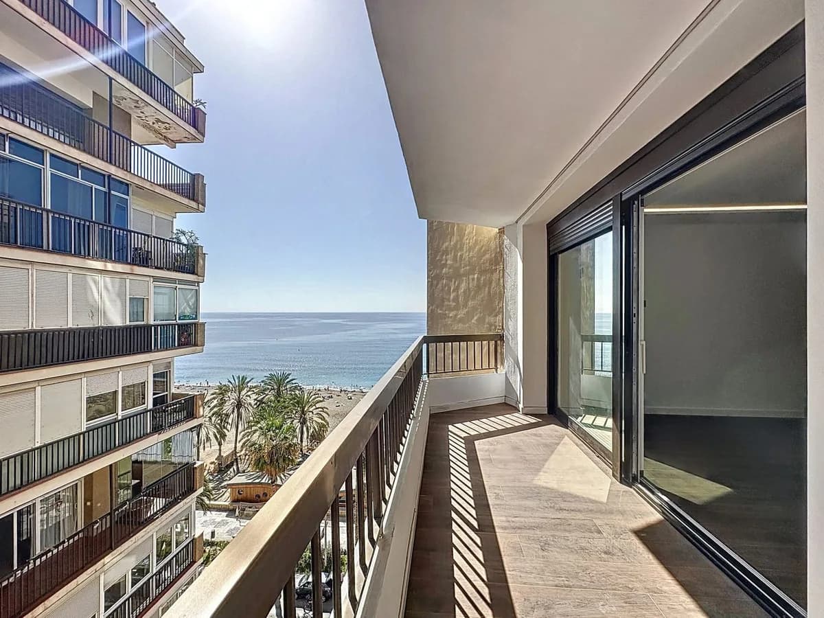 2 Bedroom Middle Floor Apartment for Sale in Malagueta, Málaga - Image 7