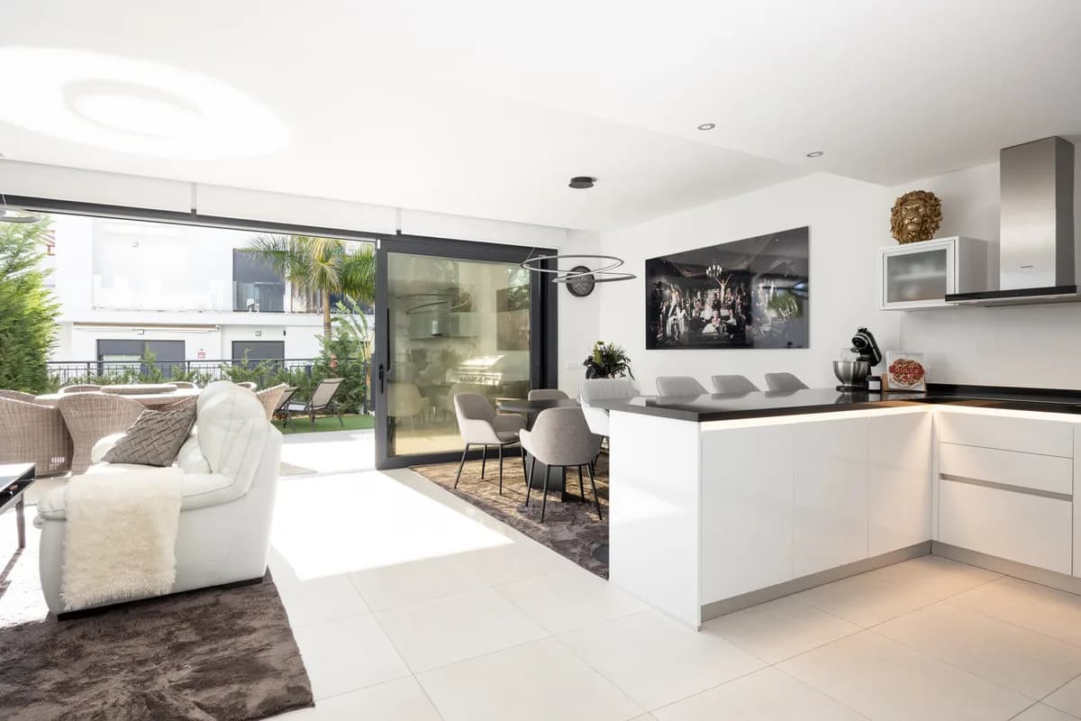 3 Bedroom Townhouse for Sale in Estepona, Málaga - Image 4