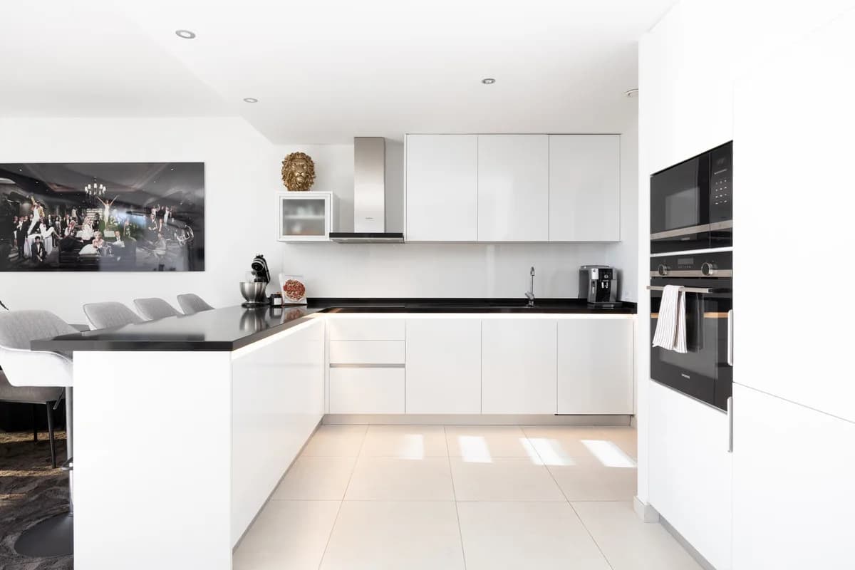 3 Bedroom Townhouse for Sale in Estepona, Málaga - Image 8