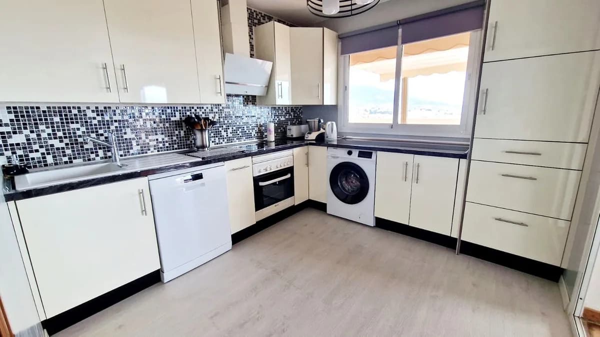 3 Bedroom Penthouse for Sale in Mijas Costa, Málaga - Image 3