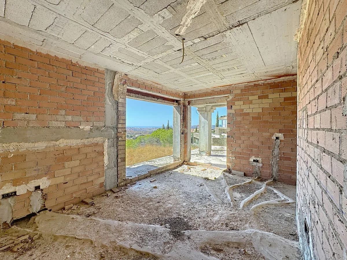 5 Bedroom Detached Villa for Sale in Valtocado, Málaga - Image 5