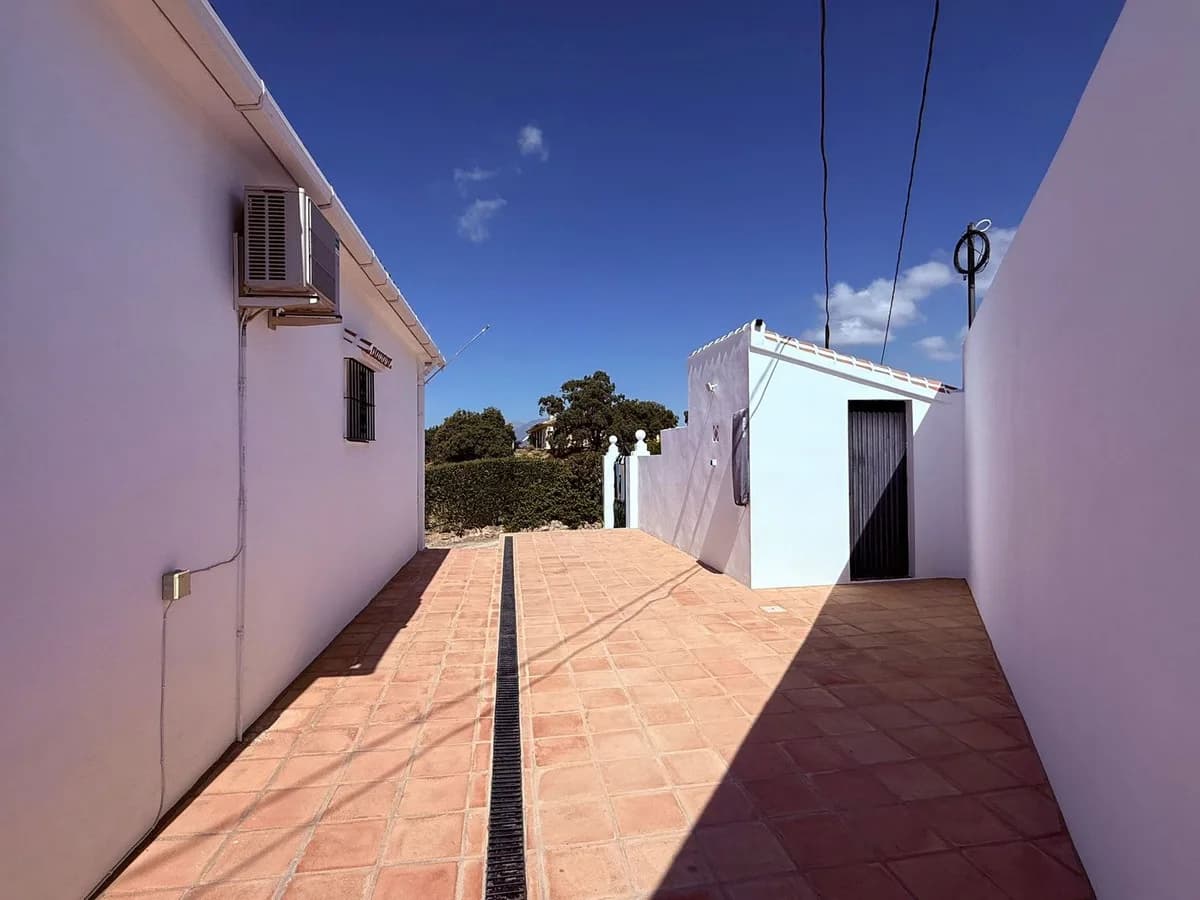 7 Bedroom Detached Villa for Sale in Coín, Málaga - Image 9