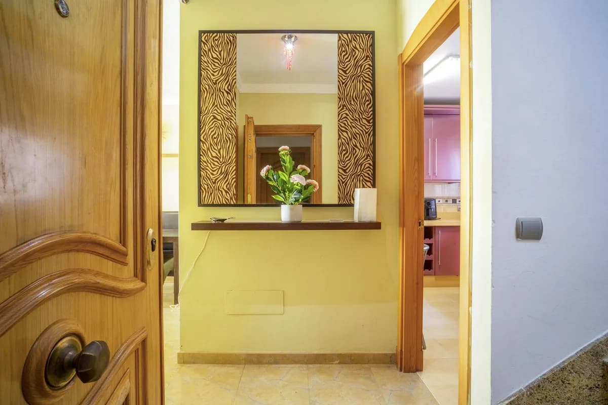 6 Bedroom Semi-Detached House for Sale in Fuengirola, Málaga - Image 4