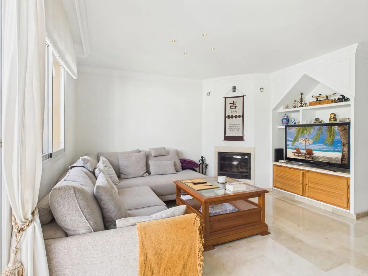 3 Bedroom Townhouse for Sale in Estepona, Málaga - Image 3
