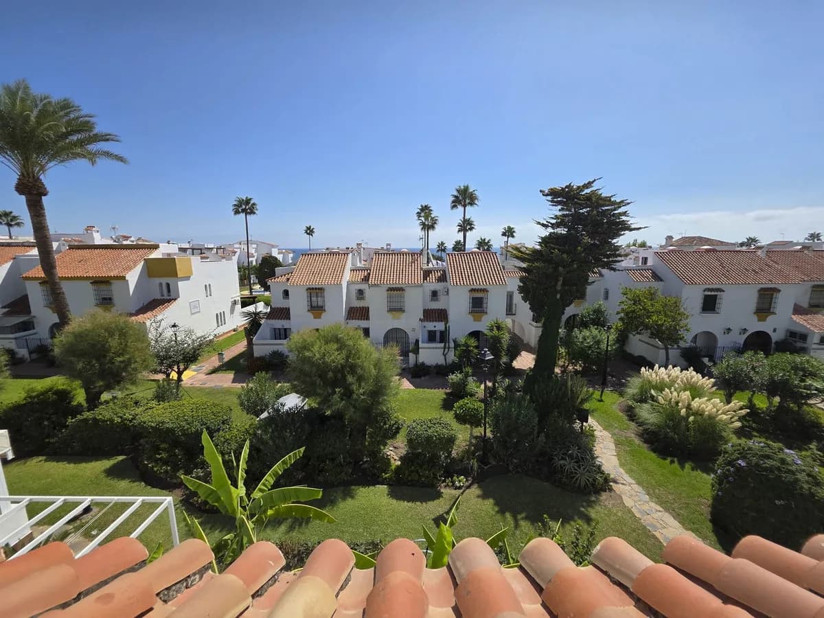 3 Bedroom Townhouse for Sale in Casares Playa, Málaga - Image 2