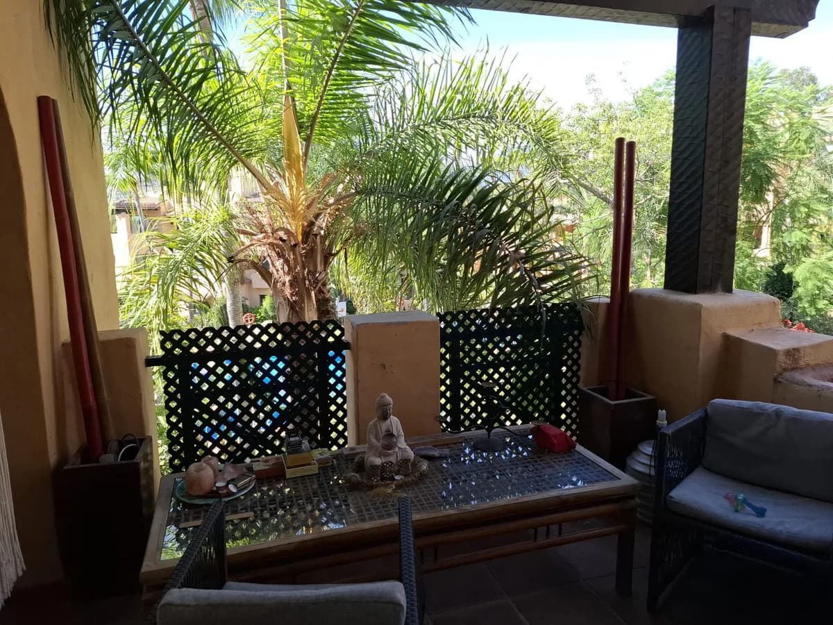 3 Bedroom Middle Floor Apartment for Sale in El Paraiso, Málaga - Image 8