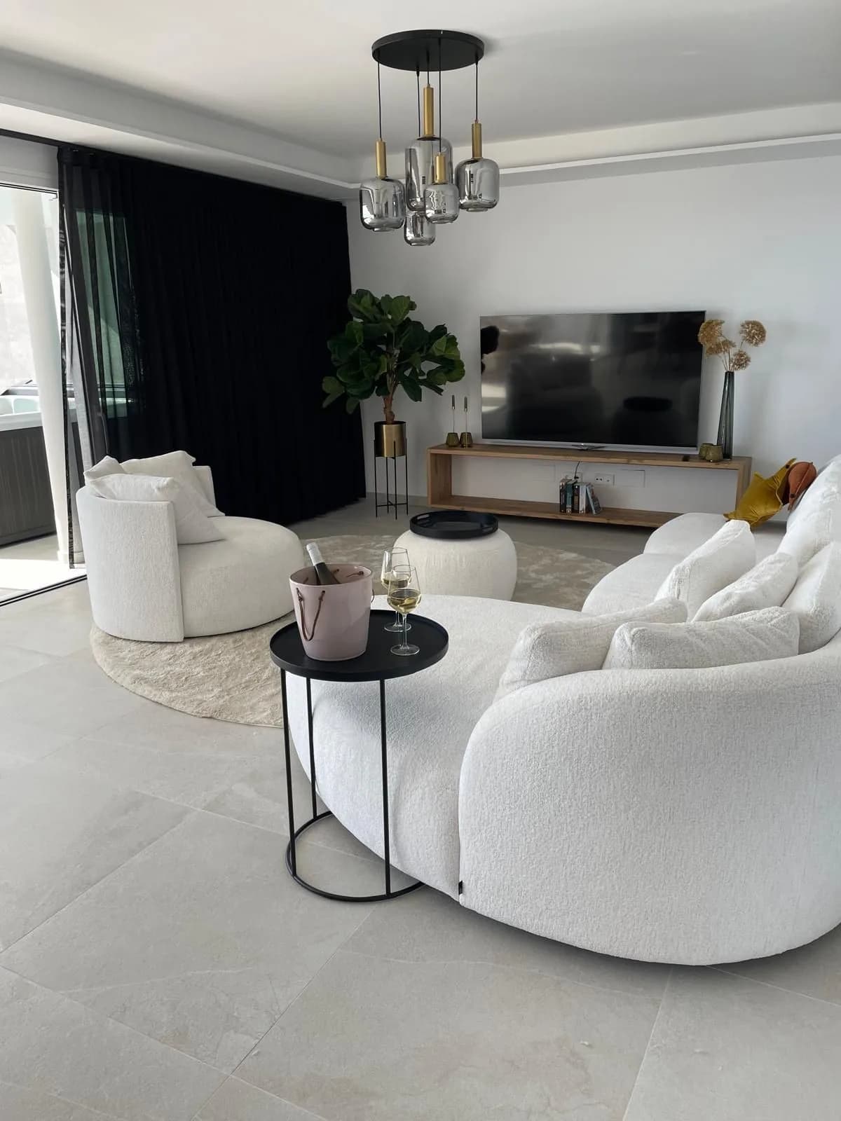 3 Bedroom Middle Floor Apartment for Sale in Benalmadena Costa, Málaga - Image 5