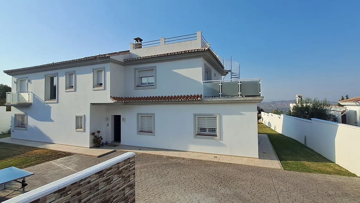 5 Bedroom Detached Villa for Sale in Alhaurín el Grande, Málaga - Image 9