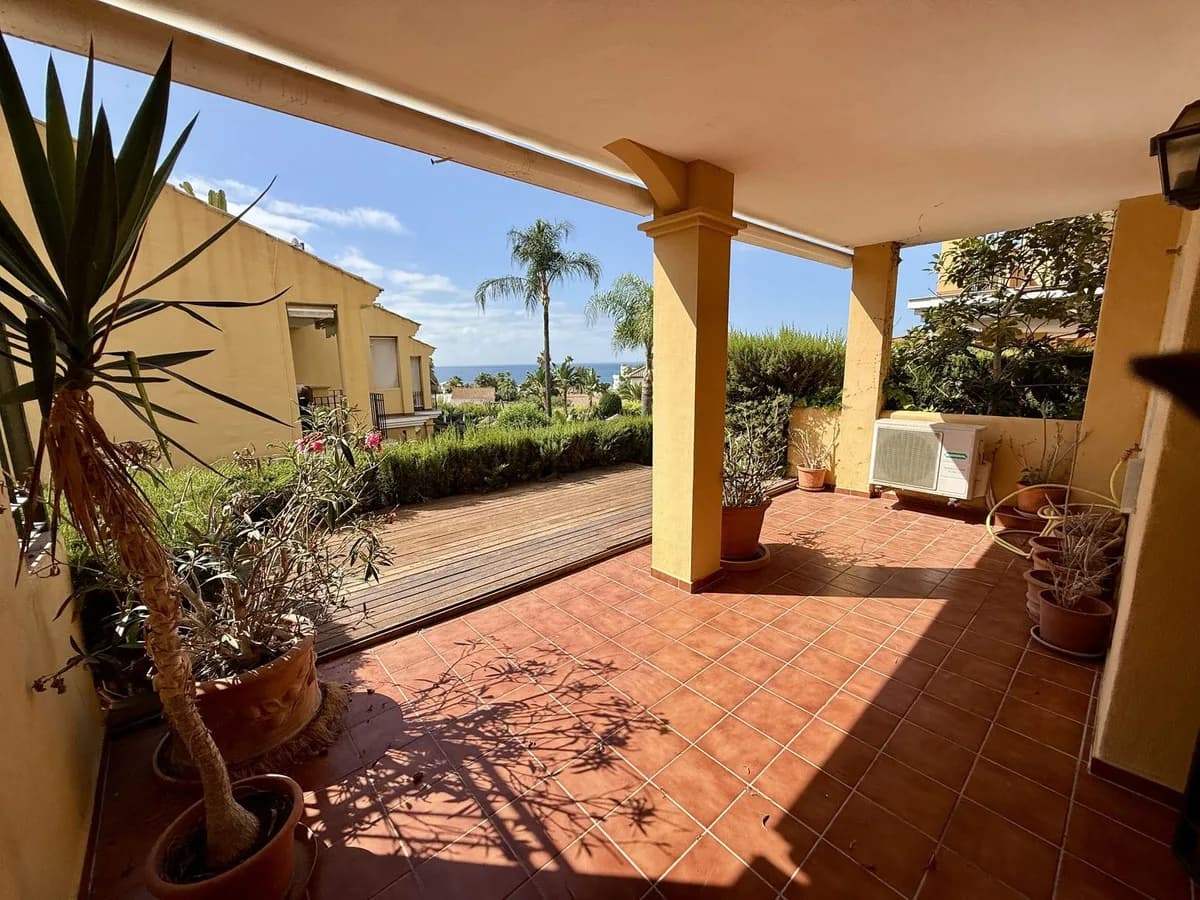 4 Bedroom Semi-Detached House for Sale in Elviria, Málaga - Image 4
