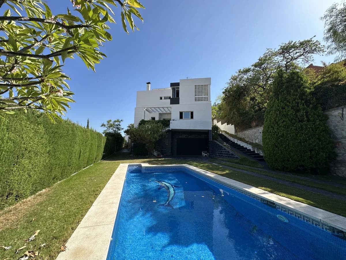 5 Bedroom Detached Villa for Sale in Cerrado de Calderón, Málaga