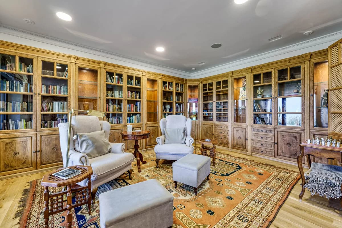 7 Bedroom Detached Villa for Sale in La Mairena, Málaga - Image 7