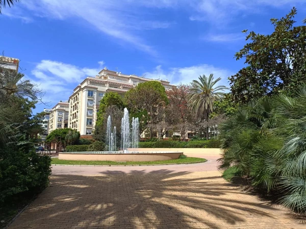 2 Bedroom Middle Floor Apartment for Sale in Estepona, Málaga
