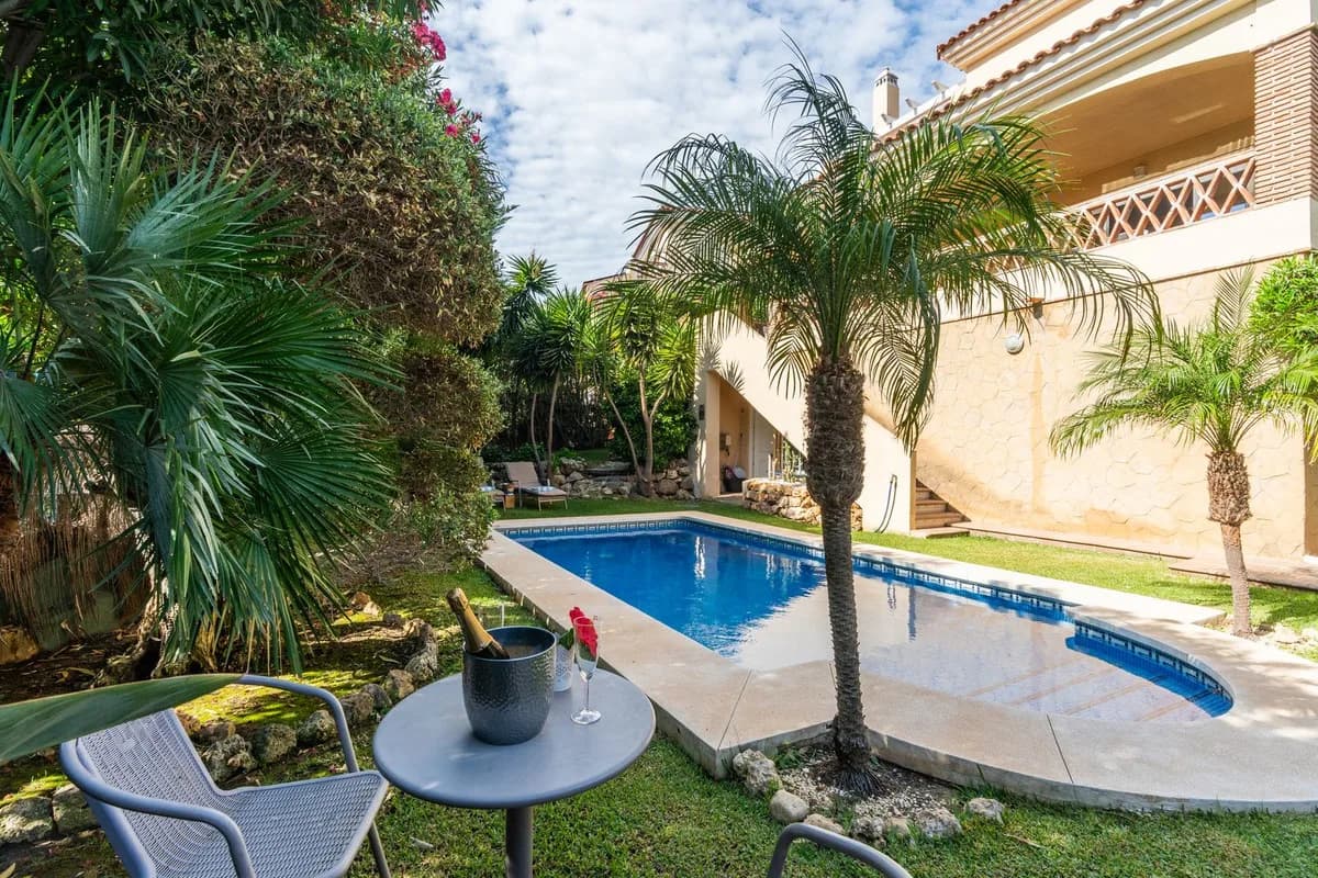 4 Bedroom Detached Villa for Sale in Riviera del Sol, Málaga