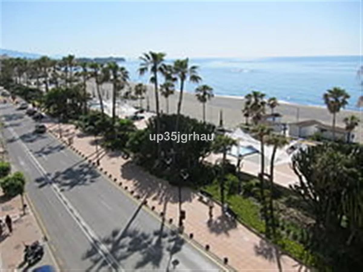 4 Bedroom Townhouse for Sale in Estepona, Málaga - Image 4