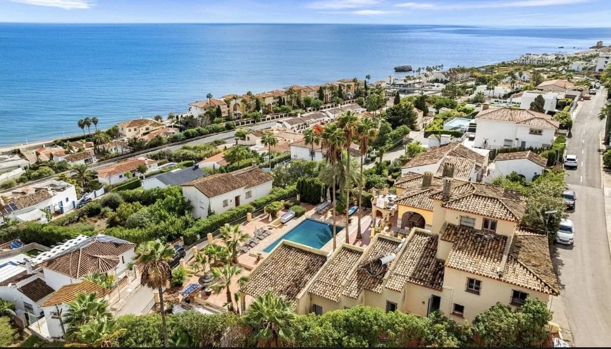 7 Bedroom Detached Villa for Sale in Estepona, Málaga - Image 8