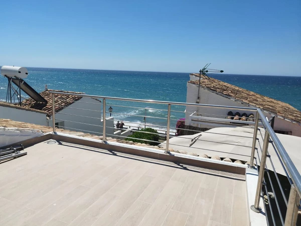 3 Bedroom Semi-Detached House for Sale in Estepona, Málaga