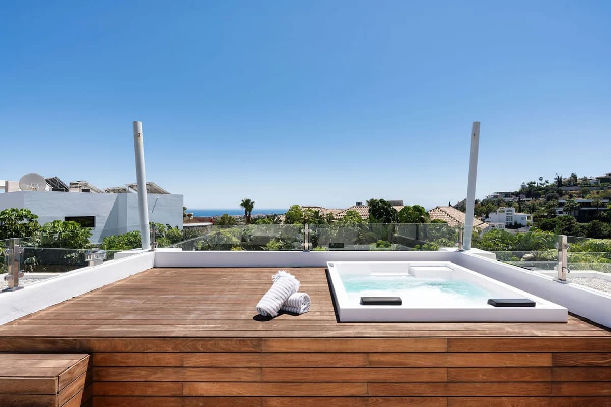 5 Bedroom Detached Villa for Sale in La Quinta, Málaga - Image 9