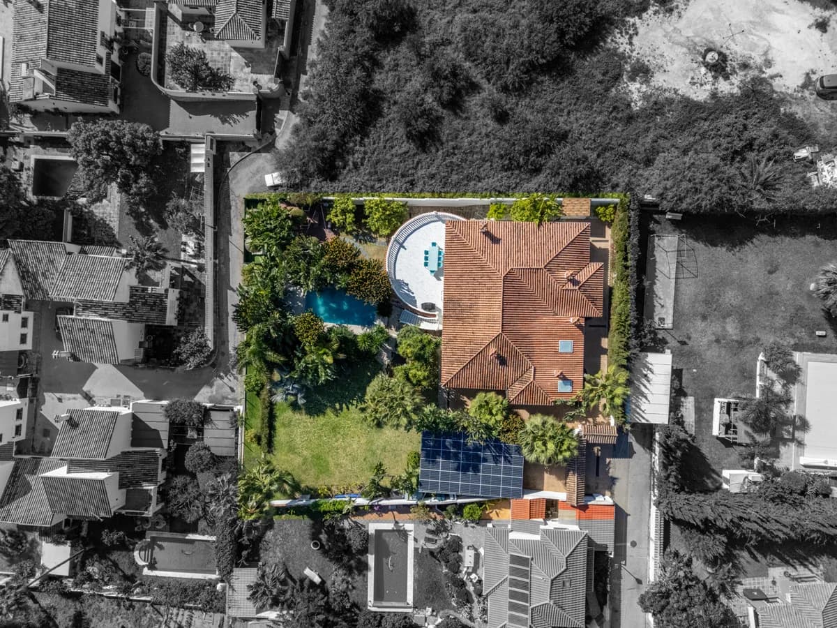 7 Bedroom Detached Villa for Sale in Marbella, Málaga - Image 3