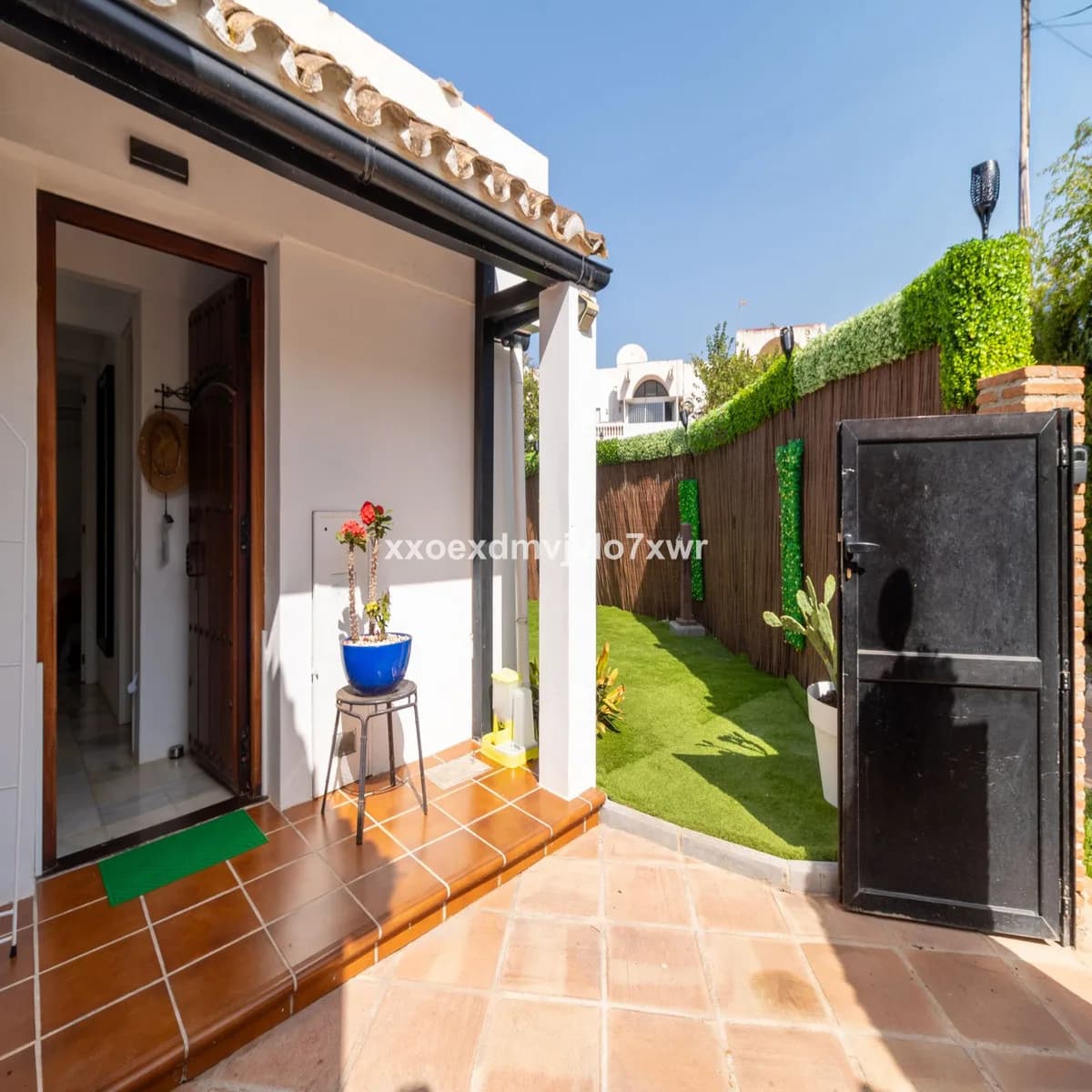 3 Bedroom Semi-Detached House for Sale in Estepona, Málaga