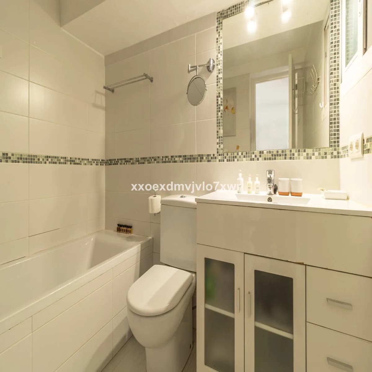 3 Bedroom Semi-Detached House for Sale in Estepona, Málaga - Image 9