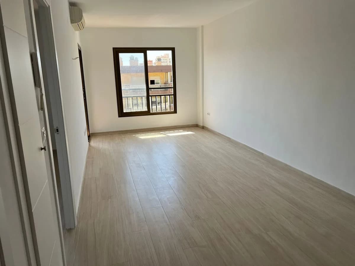 1 Bedroom Top Floor Apartment for Sale in Fuengirola, Málaga - Image 6