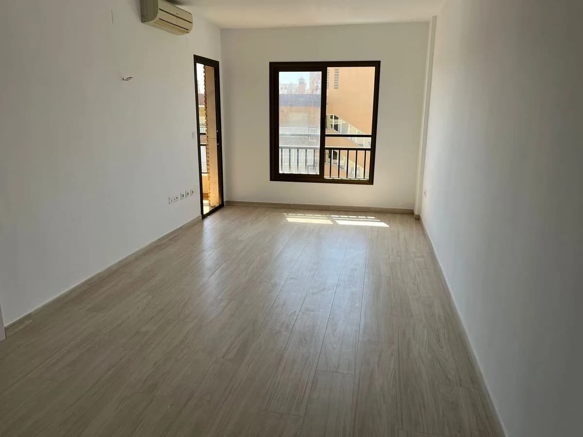 1 Bedroom Top Floor Apartment for Sale in Fuengirola, Málaga - Image 7