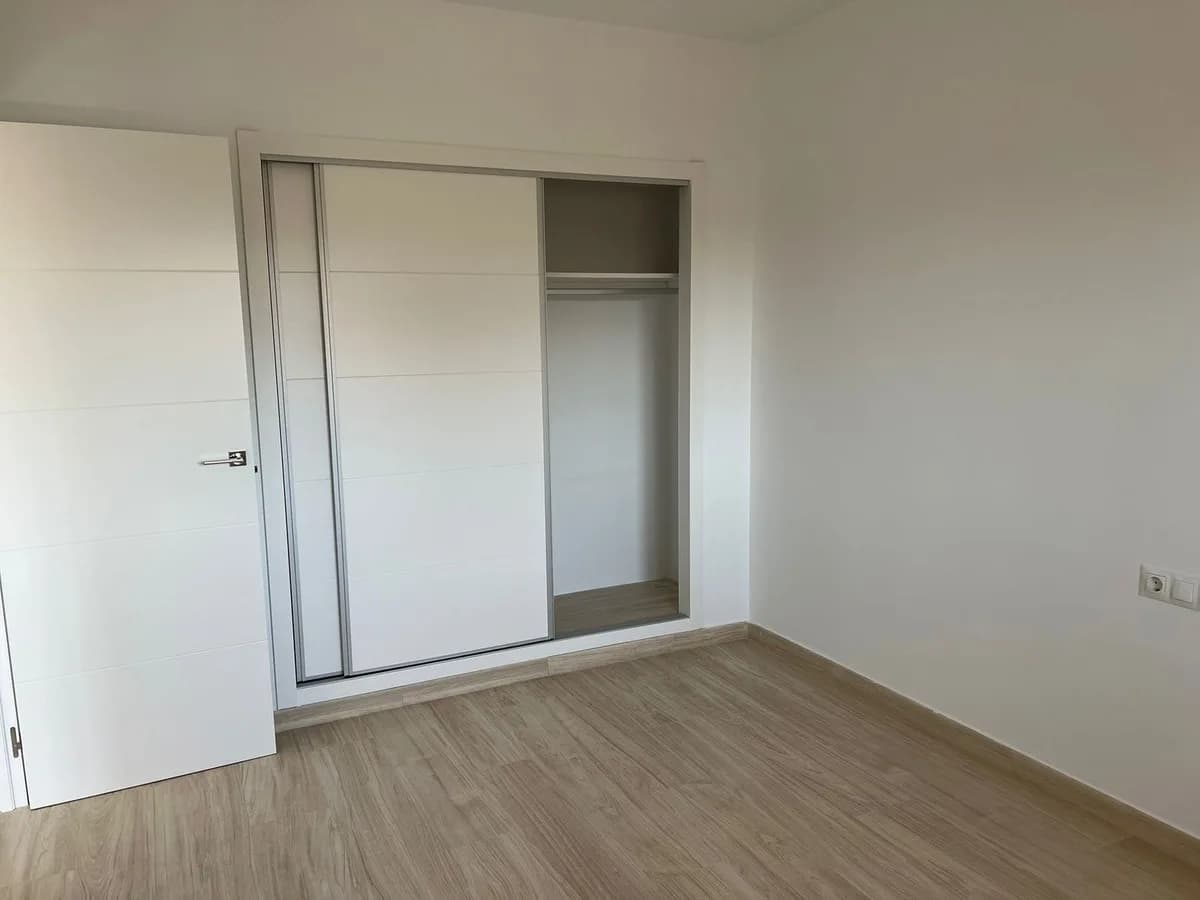 1 Bedroom Top Floor Apartment for Sale in Fuengirola, Málaga - Image 8