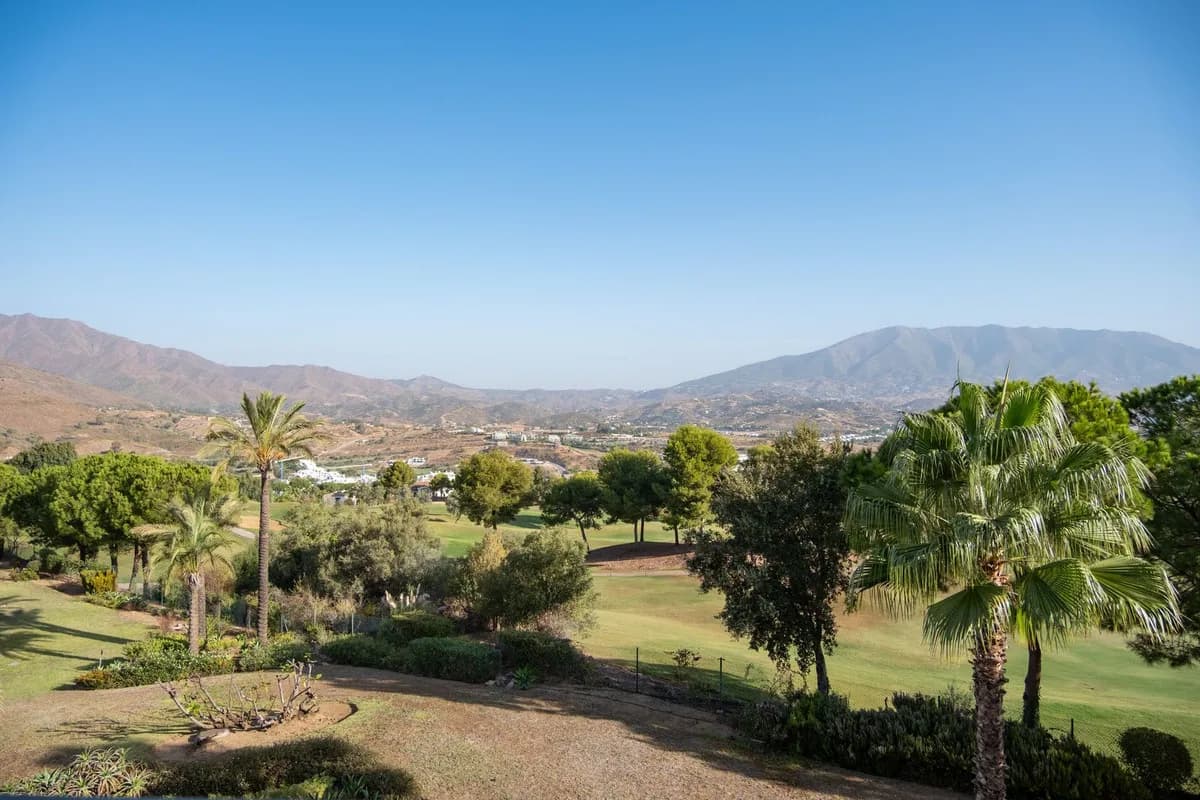 3 Bedroom Middle Floor Apartment for Sale in La Cala Golf, Málaga - Image 5