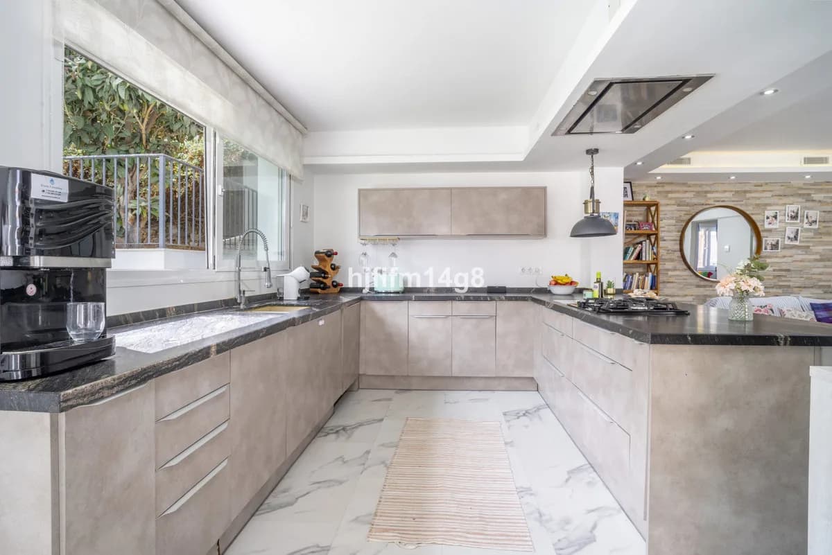 3 Bedroom Detached Villa for Sale in La Campana, Málaga - Image 6