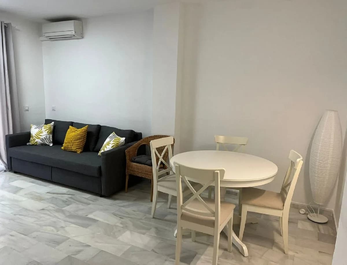 3 Bedroom Middle Floor Apartment for Sale in Guadalmina Baja, Málaga - Image 2