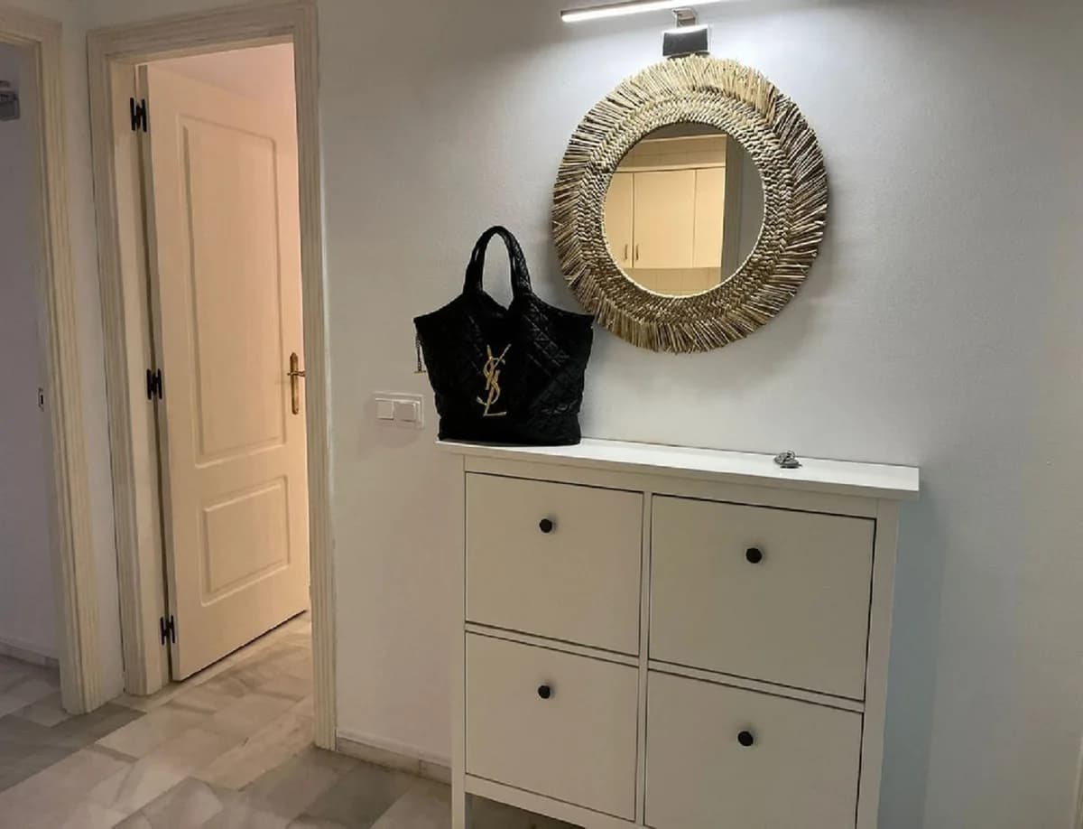 3 Bedroom Middle Floor Apartment for Sale in Guadalmina Baja, Málaga - Image 3