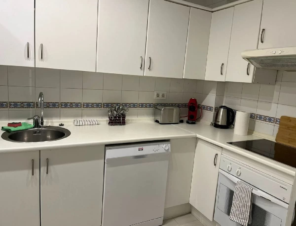 3 Bedroom Middle Floor Apartment for Sale in Guadalmina Baja, Málaga - Image 4